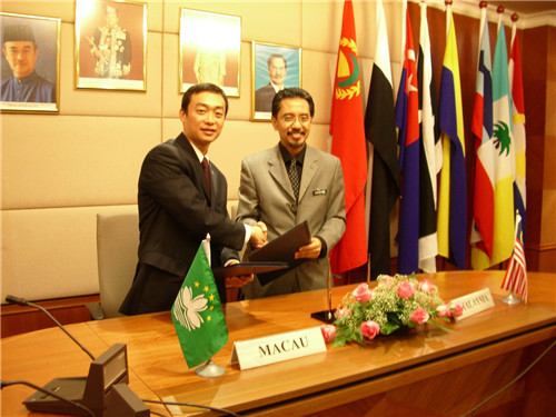 mou with malaysia picture.jpg
